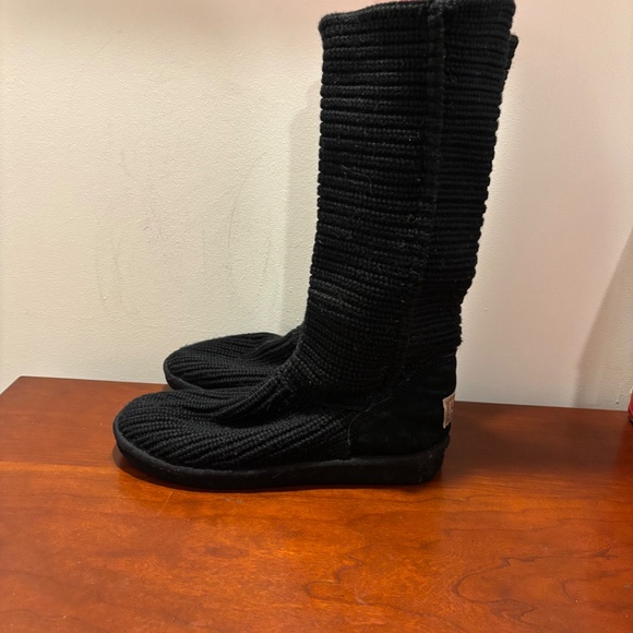 UGG Australia Classic Cardy Style 5814 Women's 12" Tall Boots in Black size 10 - Picture 3 of 8